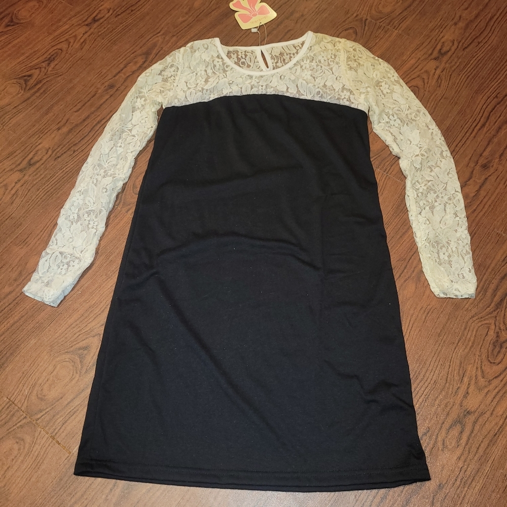 Black dress with lace sleeves women's size large